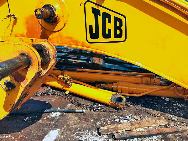 Запчасти бу на гусеничный экскаватор Jcb JS330 разборка экскаваторов (Москва)